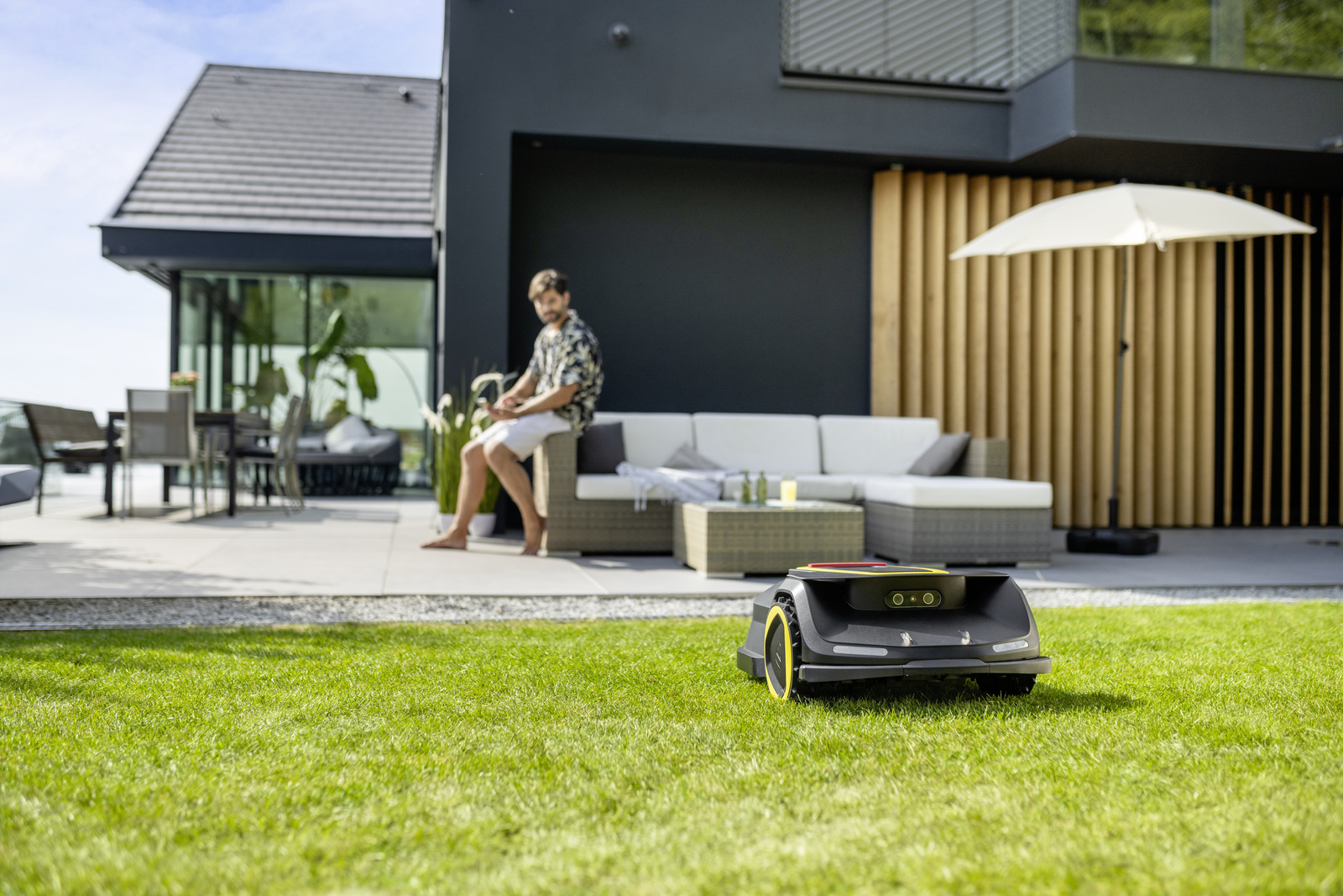 Robotic lawn mowers for automatic mowing Kärcher robotic lawn mowers for automatic mowing