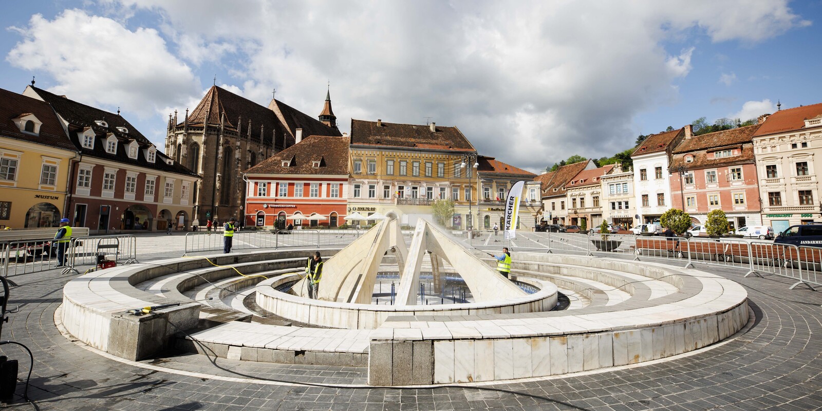Reinigung des Ratsplatzes Piata Sfatului in Brasov Reinigung des Ratsplatzes Piata Sfatului in Brasov