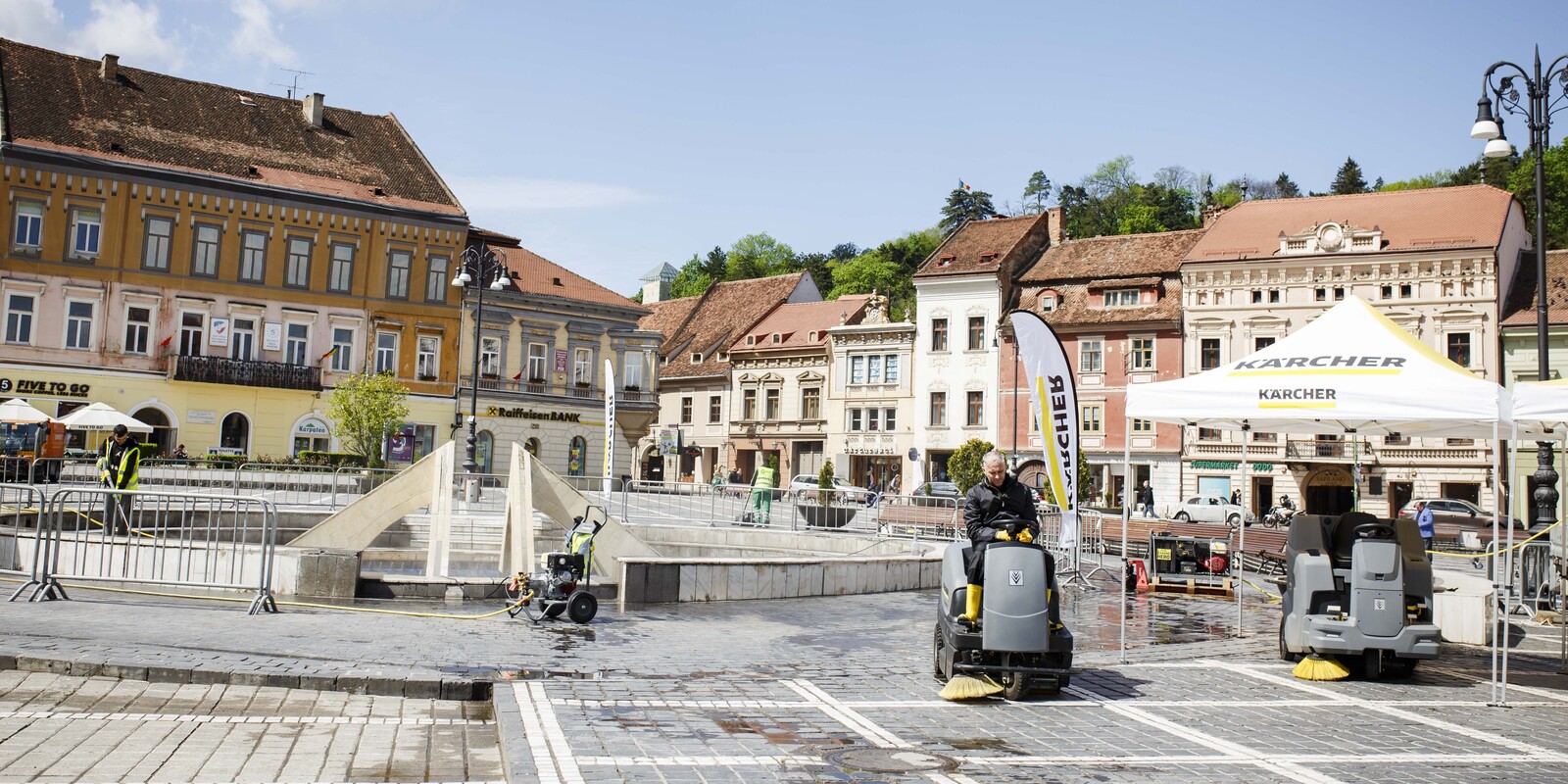 Reinigung des Ratsplatzes Piata Sfatului in Brasov Reinigung des Ratsplatzes Piata Sfatului in Brasov
