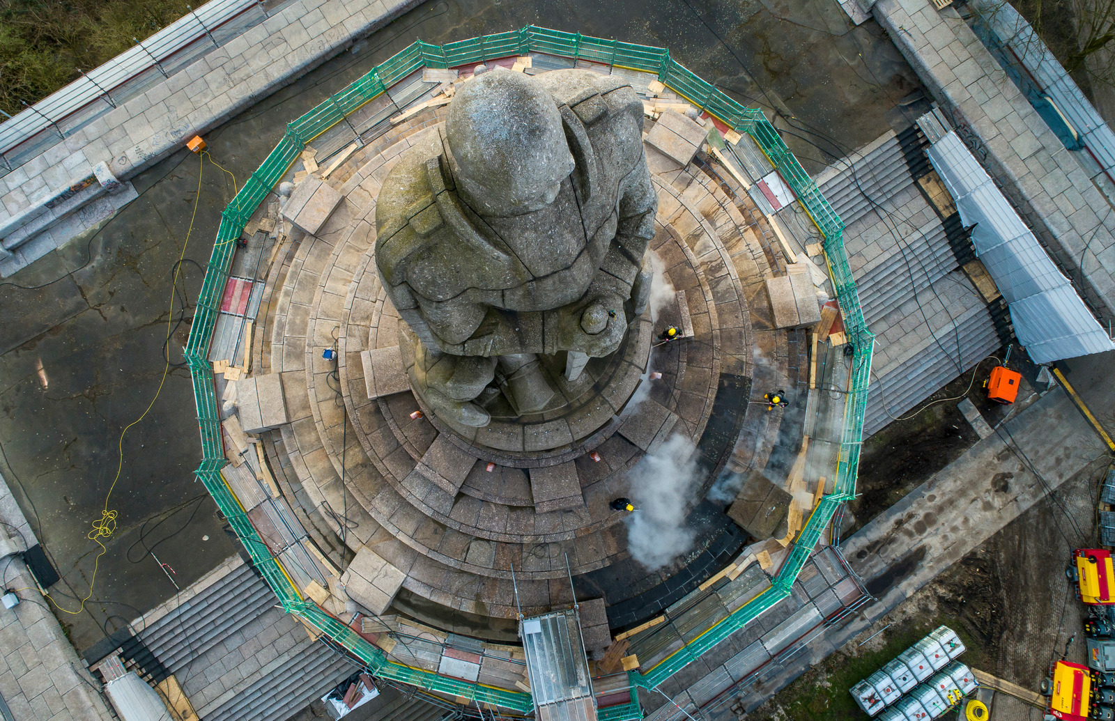Kärcher has cleaned Bismarck Monument in Hamburg, Germany. Kärcher has cleaned Bismarck Monument in Hamburg, Germany.