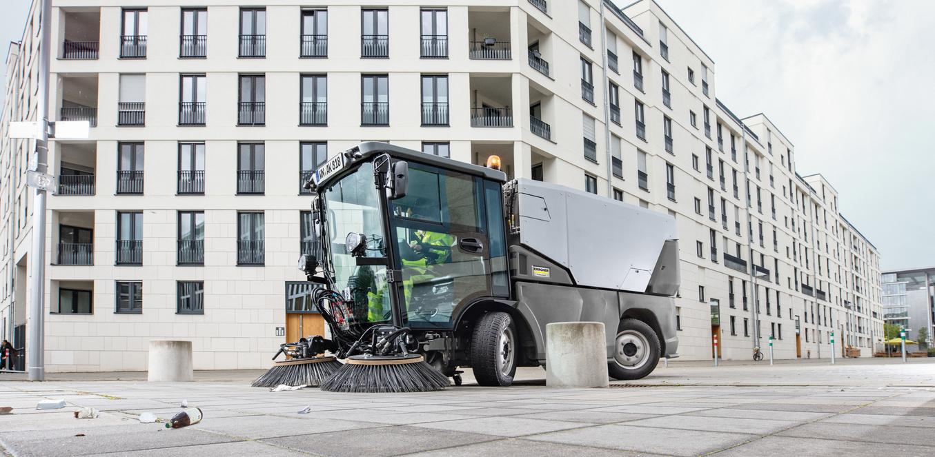 Die wendige Kehrmaschine MC 250 im Einsatz in der Stadt Die wendige Kehrmaschine MC 250 im Einsatz in der Stadt