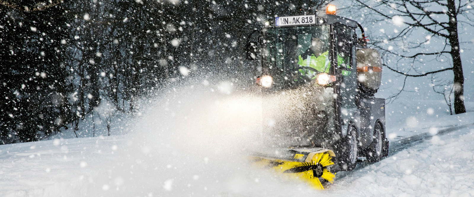 Kärcher Municipal Maschine beim Einsatz im Schnee Kärcher Municipal Maschine beim Einsatz im Schnee